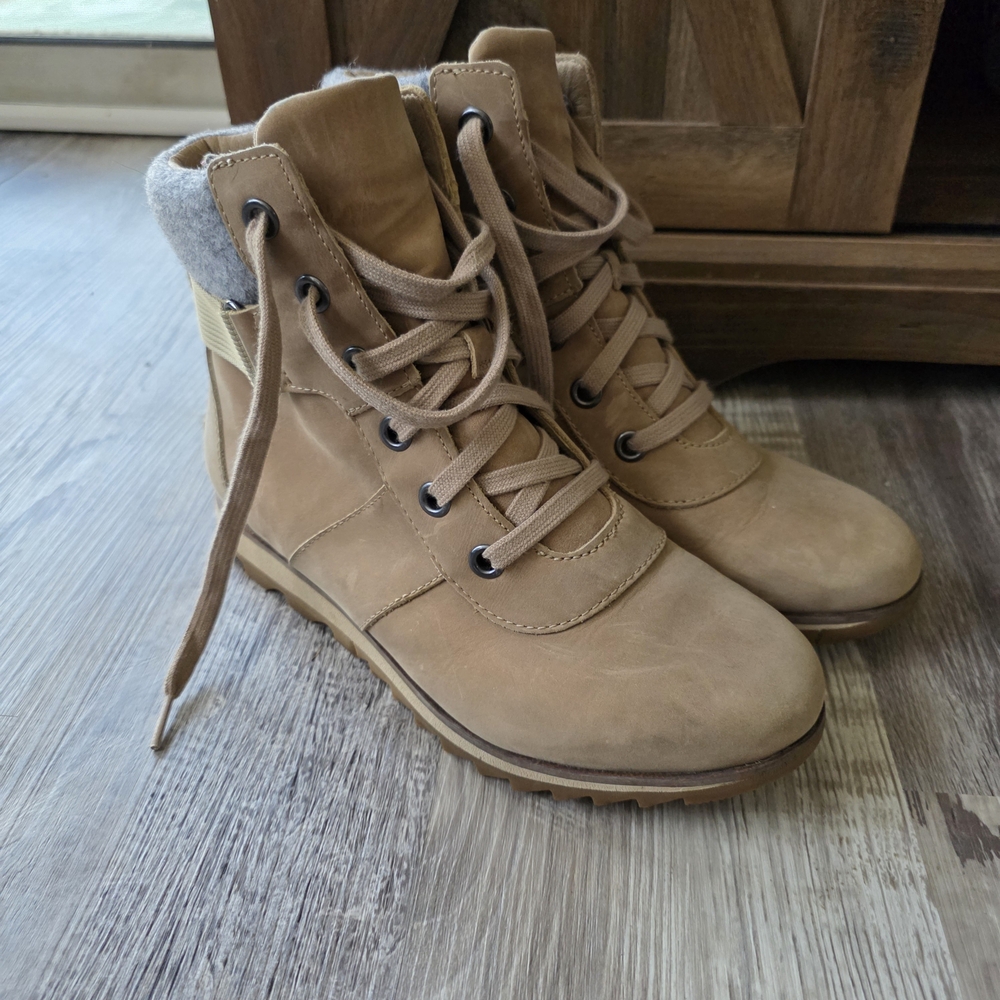Sorel Harlow Conquest Urban Hiker Waterproof Boot in Sandy Tan Size 8.5